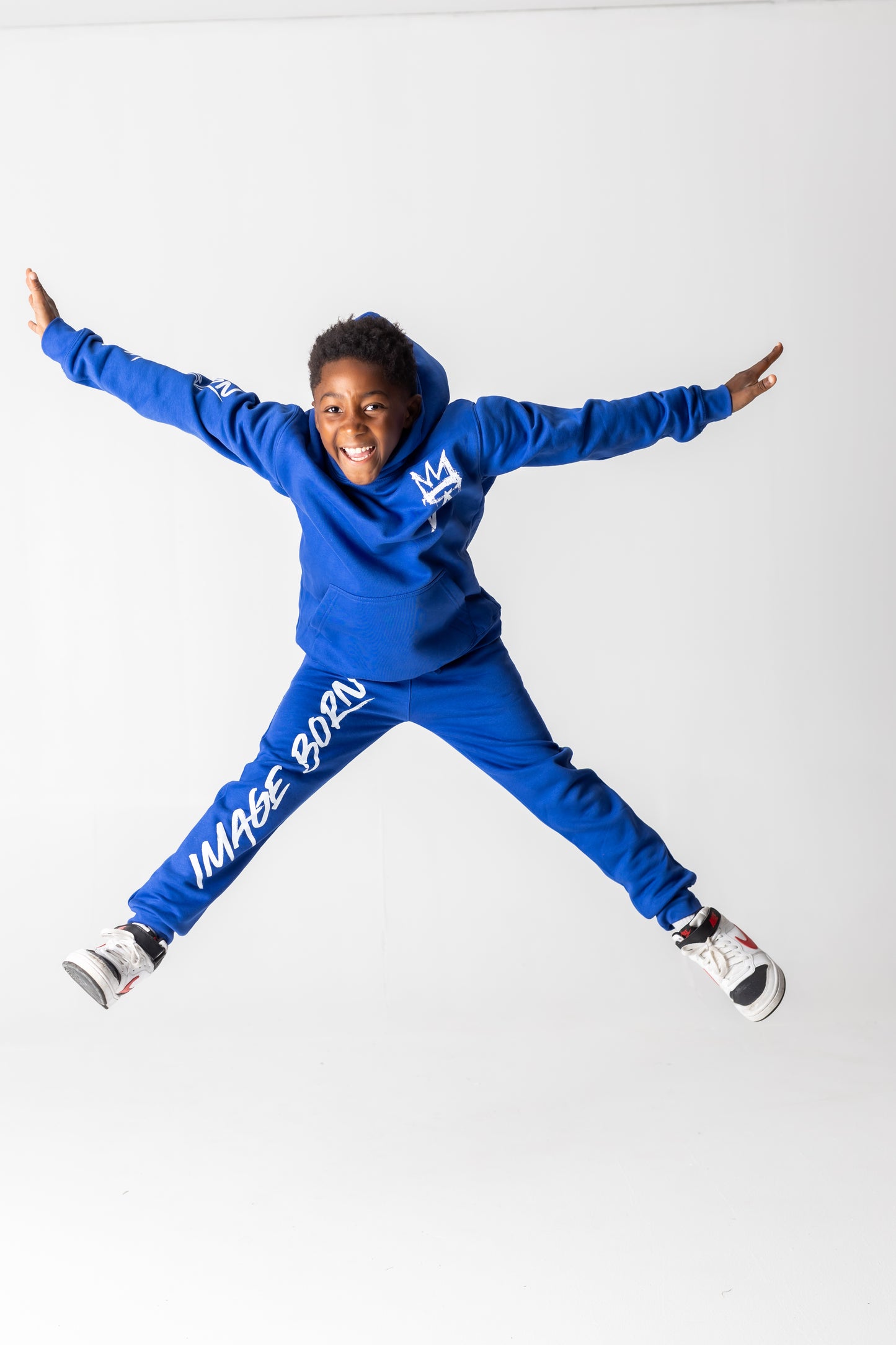 🔷 The Leader – Royal Blue