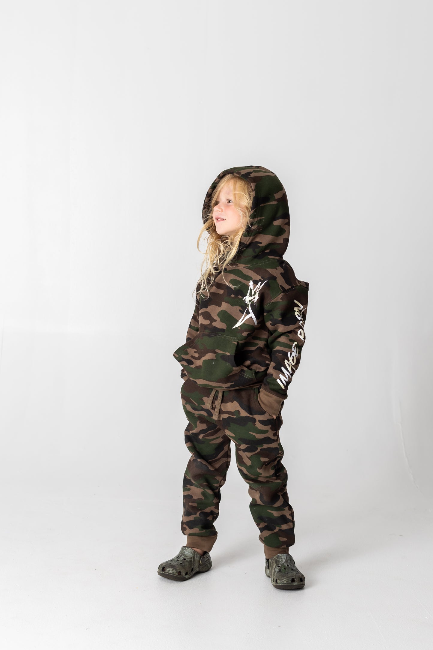 🌿 The Explorer – Camo