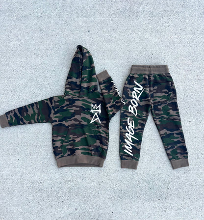 🌿 The Explorer – Camo