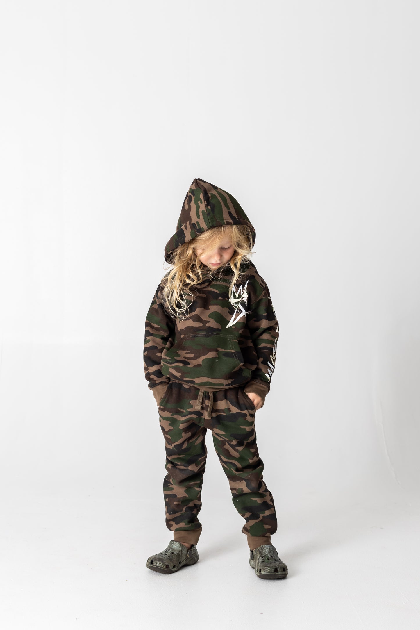 🌿 The Explorer – Camo