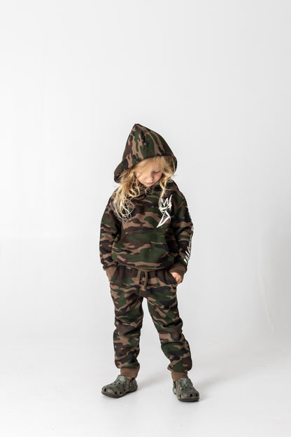 🌿 The Explorer – Camo